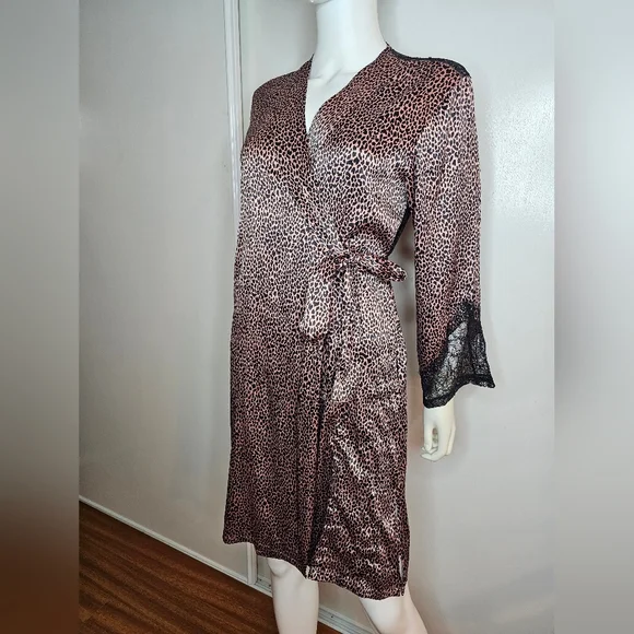 Victoria's Secret Wrap Peekaboo Leopard Print Satin Robe With Lace Size XS - Picture 9 of 14